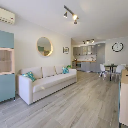 Prestige - Private Apartment-bsr Апартаменты 4*